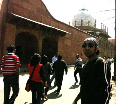 Shortcut to South Gate of Taj Mahal